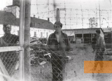 Bild:Falstad, zwischen 1941 und 1944, Sowjetische Kriegsgefangene im Lager, Falstadsenteret