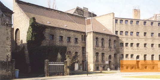 Bild:Berlin, 2000, Gedenkstätte im Mitteltrakt des Gefängnisgebäudes, Gedenkstätte Köpenicker Blutwoche, Claus-Dieter Sprink