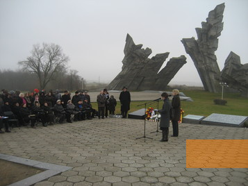 Bild:Kaunas, 2011, Bei der Einweihung der Gedenktafel für die ermordeten Juden aus Berlin, Stiftung Denkmal