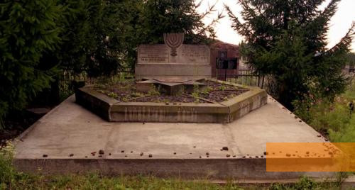 Bild:Soroca, 2005, Denkmal für die bei der Deportation ums Leben gekommenen Juden, Stiftung Denkmal