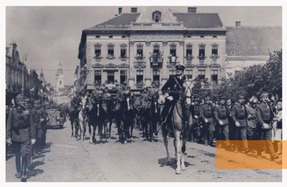 Bild:Sathmar, 1940, Ungarns Reichsverweser Horthy beim Einmarsch ungarischer Truppen, gemeinfrei
