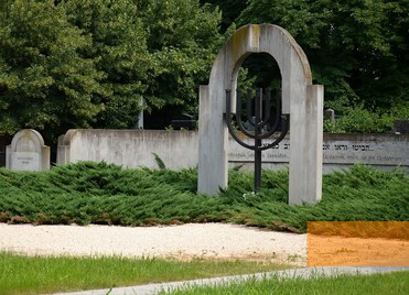 Bild:Békéscsaba, 2016, Holocaustdenkmal auf dem jüdischen Friedhof, jewish-bekescsaba.com