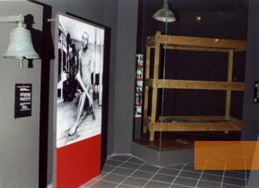 Bild:Prato, 2004, Innenansicht des Museums, Museo della deportazione e della resistenza