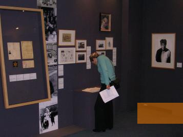 Bild:Brüssel, 2006, Blick in die Dauerausstellung, Stiftung Denkmal