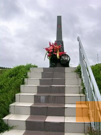 Bild:Mogilew, 2008, Denkmal im Dorf Polikowitschi, Yad Vashem, Alexander Litin