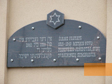 Image: Panevėzys, 2004, Memorial plaque on the former »Ponevezh Yeshiva«, Stiftung Denkmal, Nerijus Grigas