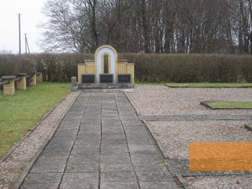 Bild:Jurburg, 2011, Das Denkmal am Massengrab, Stiftung Denkmal