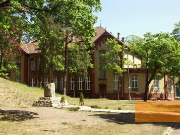 Image: Międzyrzecz, undated, Monument on the hospital premises, Samodzielny Publiczny Szpital Dla Nerwowo i Psychicznie Chorych w Międzyrzeczu-Obrzycach, Dariusz Nowak