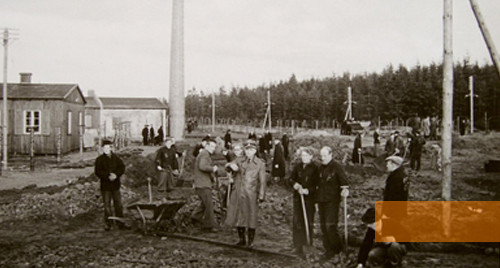 Bild:Fröslee, 1944, Häftlinge bei der Zwangsarbeit im Lager Fröslee, Frøslevlejrens Museum