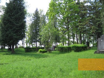Bild:Konradstein, 2010, Gartenanlage mit Gedenkstein, Szpital dla Nerwowo i Psychicznie Chorych w Starogardzie Gdańskim