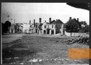 Bild:Oradour-sur-Glane, 1944, Der Ort wenige Tage nach dem Massaker, Yad Vashem