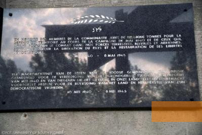 Bild:Brüssel, o.D., Gedenkplatte des Nationaldenkmals, Florida Center for Instructional Technology