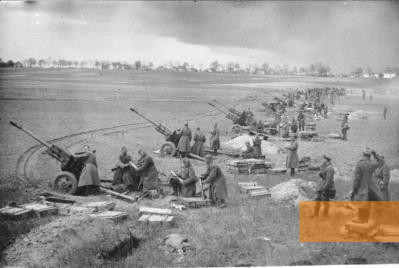 Bild:Berlin, 1945, Sowjetische Artillerie vor Berlin, Bundesarchiv, Bild 183-E0406-0022-012, k.A.