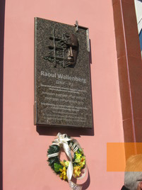 Image: Mukacheve, 2014, Memorial plaque for Raoul Wallenberg, karpatinfo.net
