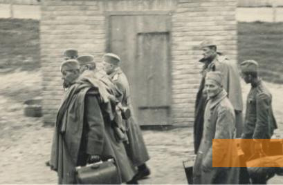 Bild:Krems, Mai 1941, Serbische Kriegsgefangene im Stalag XVII B, Fritz Sochurek