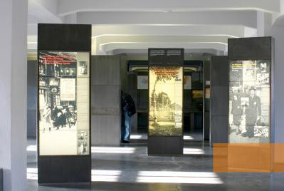 Bild:Buchenwald, 2005, Blick in die historische Dauerausstellung zum Konzentrationslager Buchenwald, Sammlung Gedenkstätte Buchenwald, Peter Hansen