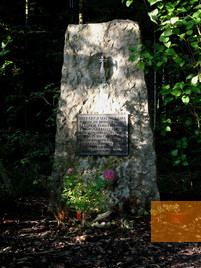 Bild:Bühlerzell, 2012, Gedenkstein am Kinderfriedhof, Ulrich Erhard