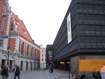 Bild:Riga, 2005, Eingangsbereich des Okkupationsmuseums, Stiftung Denkmal
