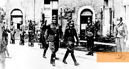 Bild:Berlin, 21. Juli 1944, Soldaten und Offiziere im Bendlerblock nach dem gescheiterten Umsturzversuch, Gedenkstätte Deutscher Widerstand