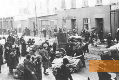 Bild:Lodz, 1940, Umzug der Juden in ein Armenviertel der Stadt, Żydowski Instytut Historyczny