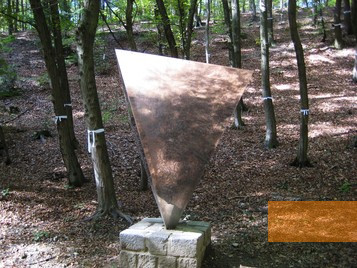 Bild:Zagreb, 2012, Einer von insgesamt sieben »Kristallen« im Dotrščinapark ,  Stiftung Denkmal, Philipp Sukstorf
