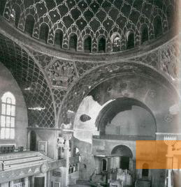 Bild:Augsburg, nach 1945, Der 1938 demolierte Innenraum der Synagoge, Stiftung Jüdisches Kulturmuseum Augsburg-Schwaben
