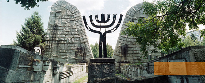 Bild:Belgrad, 2008, Denkmal auf dem jüdischen Friedhof, Marc Schneider