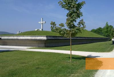 Bild:Laibach, 2011, Denkmal am Pfad der Erinnerung und Kameradschaft, Marko Samastur