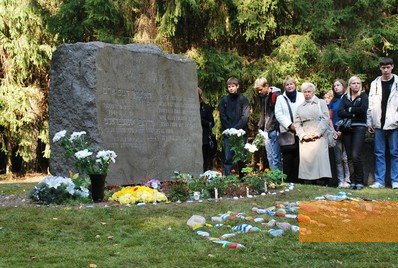 Image: Žalioji giria, 2008, The memorial at the site of mass shootings, Genadiy Kofman 
