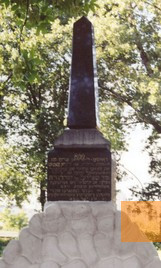 Bild:Kamenez-Podolsk, 2004, Denkmal für die ermordeten Juden, Ilja Kabantschik
