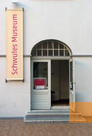 Bild:Berlin, 2005, Eingang zum Museum, Schwules Museum Berlin, Michael Bidner