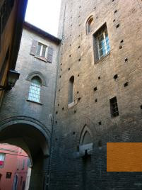 Bild:Bologna, 2009, Wände im mittelalterlichen Ghetto, Jessica Spengler