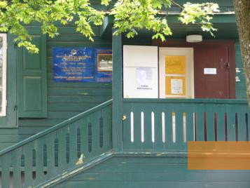 Bild:Wilna, 2004, Eingang zum »Grünen Haus«, Stiftung Denkmal