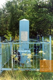 Bild:Gomel, 2004, Denkmal aus den 1990er Jahren auf dem jüdischen Friedhof, Stiftung Denkmal