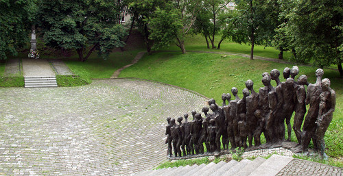 Minsk, 2004, Denkmal und Skulpturengruppe, Stiftung Denkmal