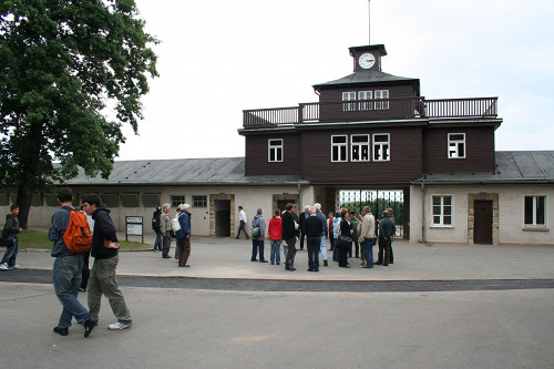 Buchenwald, 2008, Torgebäude mit Uhr, Sammlung Gedenkstätte Buchenwald, Katharina Brand