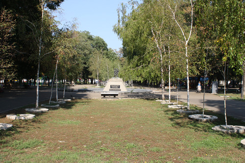 Odessa, 2012, »Allee der Gerechten der Welt« mit Zeretelis Denkmal im Hintergrund, Stiftung Denkmal