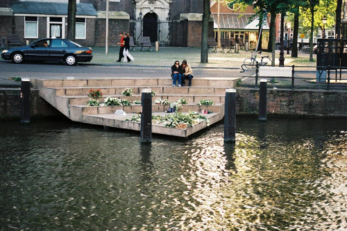 Amsterdam, o.D., Fragment des Denkmals am Wasser, University of Tampa Bay, Florida