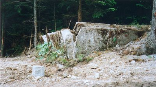 Loibl, 2003, Fundamente der ehemaligen Waschbaracke, Peter Gstettner