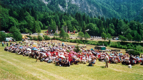 Am Loiblpass, 2002, Gedenkveranstaltung auf dem ehemaligen KZ-Gelände, Peter Gstettner