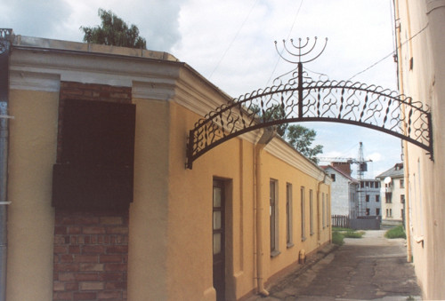 Grodno, 2004, Denkmal am Eingang des ehemaligen Ghettos, Stiftung Denkmal