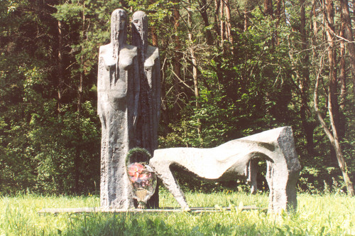 Lida, 2004, Denkmal für die Opfer der Massenerschießung vom 8. Mai 1942, Stiftung Denkmal