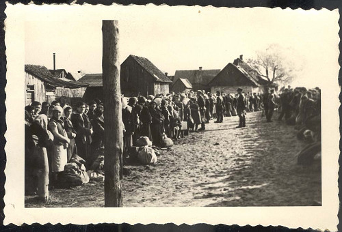 Brest, 1942, Juden vor der Deportation aus dem Ghetto, Yad Vashem