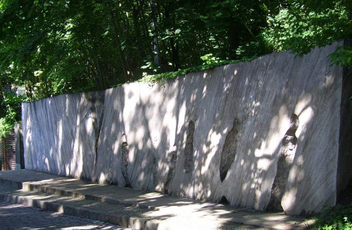 Berlin-Grunewald, 2006, Das 1991 errichtete Denkmal von Karol Broniatowski, Stiftung Denkmal