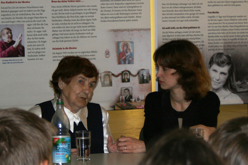 Berlin-Schöneweide, 2009, Zeitzeugengespräch zwischen Schülern und einer ehemaligen ukrainischen Zwangsarbeiterin, Dokumentationszentrum NS-Zwangsarbeit