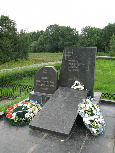 Luzk, 2007, Holocaustdenkmal am Ort der Massenerschießungen von 1942, aisipos