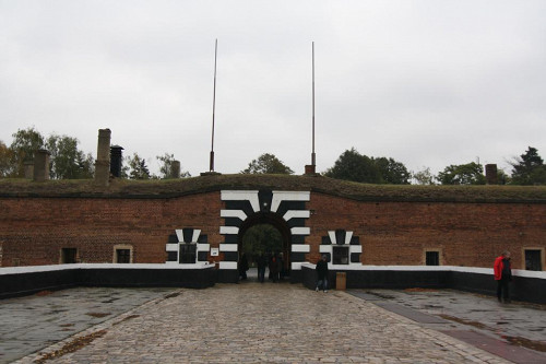 Theresienstadt, 2009, Eingangstor zur Kleinen Festung, Stiftung Denkmal, Anja Sauter