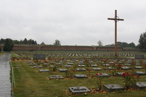 Theresienstadt, 2009, Der Nationalfriedhof vor der Kleinen Festung, Stiftung Denkmal, Anja Sauter