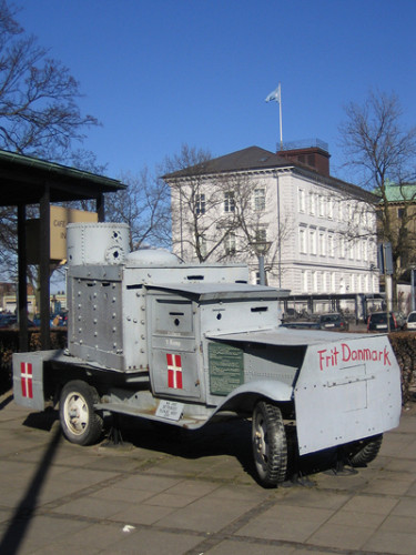 Kopenhagen, 2005, Ein selbstgebauter Panzerwagen der Widerstandsbewegung, heute das Wahrzeichen des Museums, Stiftung Denkmal