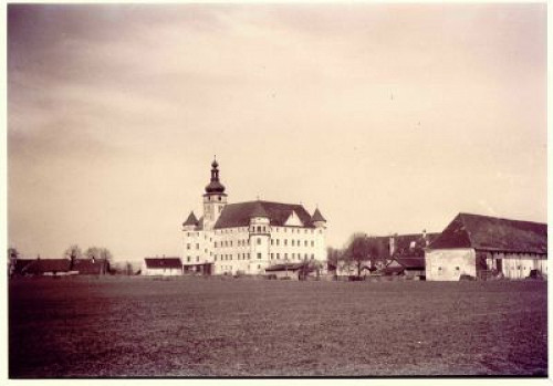 Alkoven, um 1940, Schloss Hartheim mit Busgaragen, Wolfgang Schuhmann